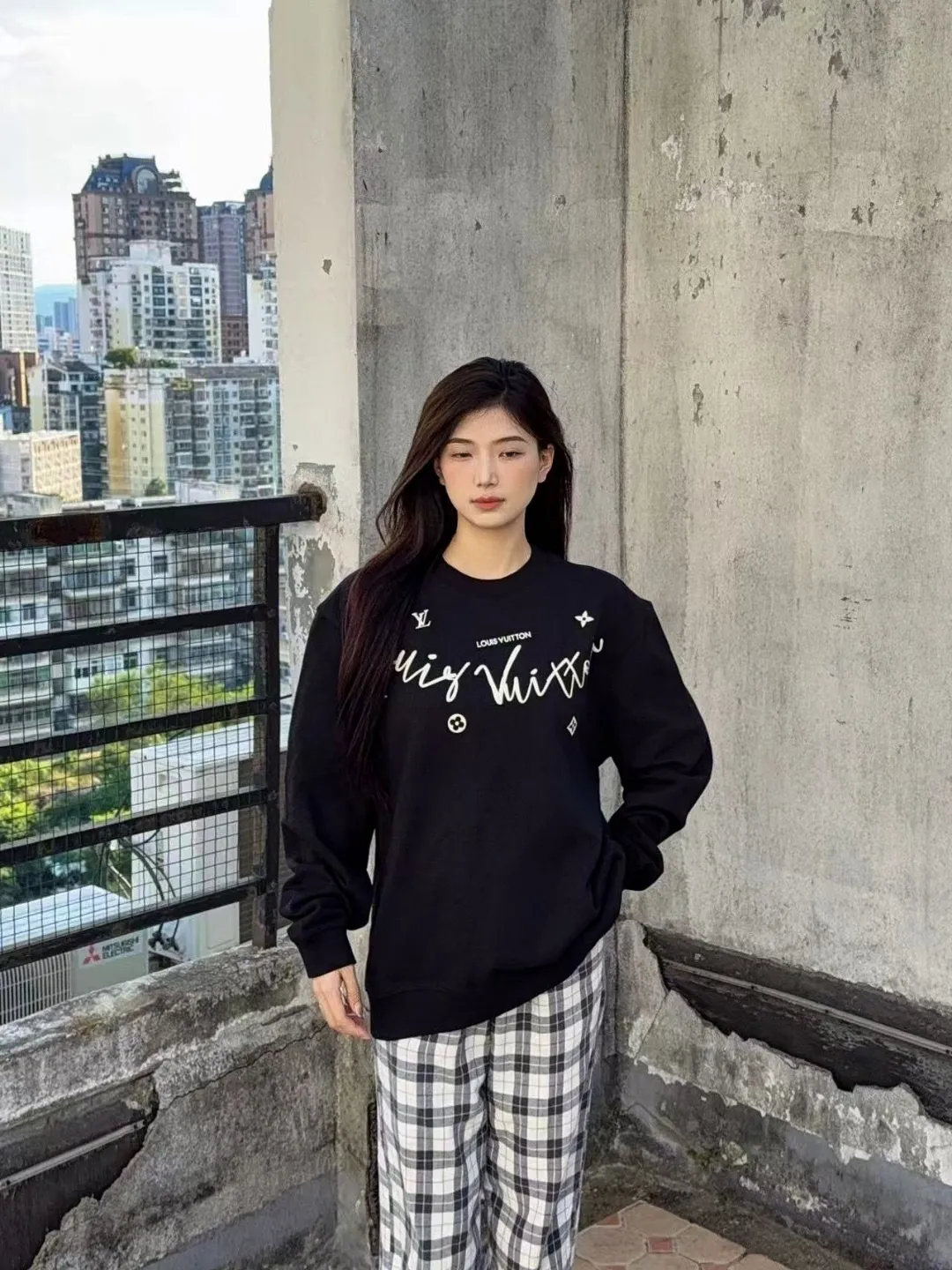 Louis Vuitton/Louis Vuitton 25Fw cursive signature letter print crew neck sweatshirt